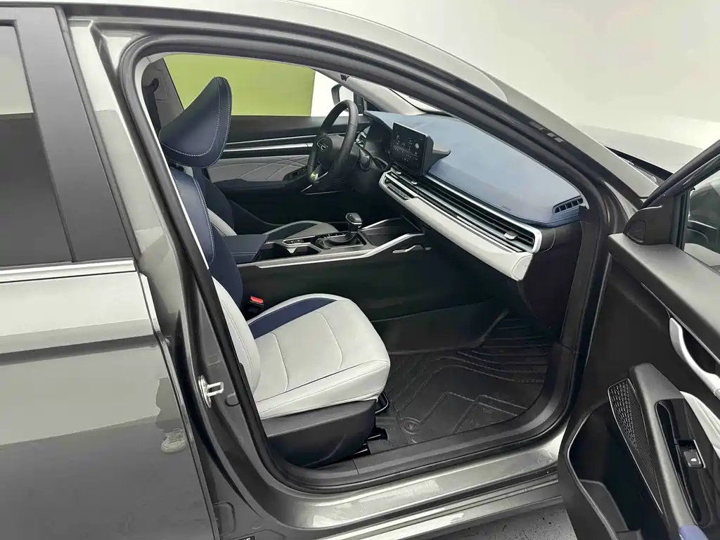 Geely Emgrand — миниатюра 7