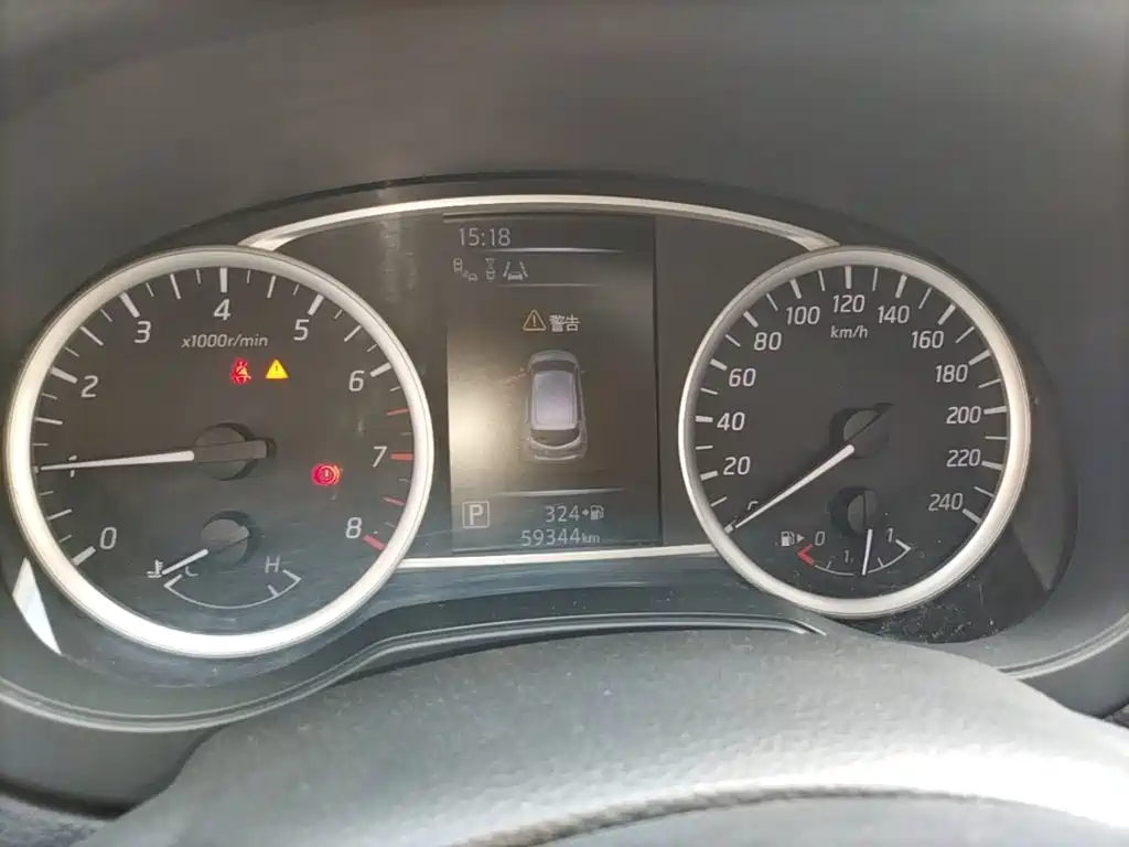 Nissan Tiida — миниатюра 12