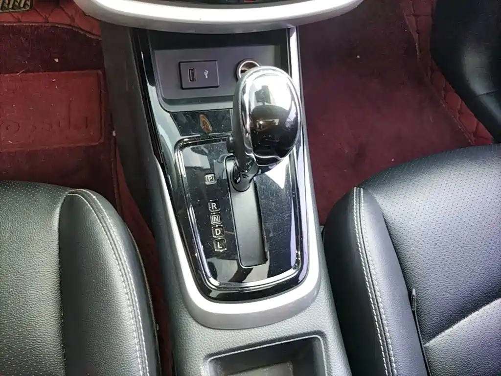 Nissan Tiida — миниатюра 14
