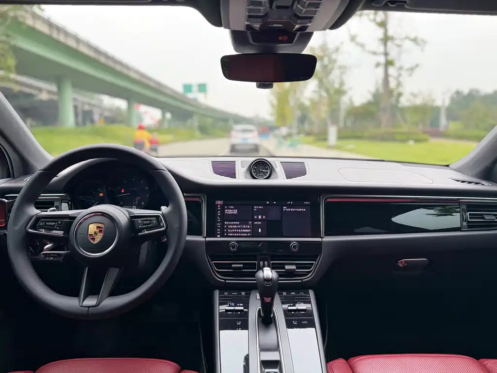 Porsche Macan — миниатюра 10