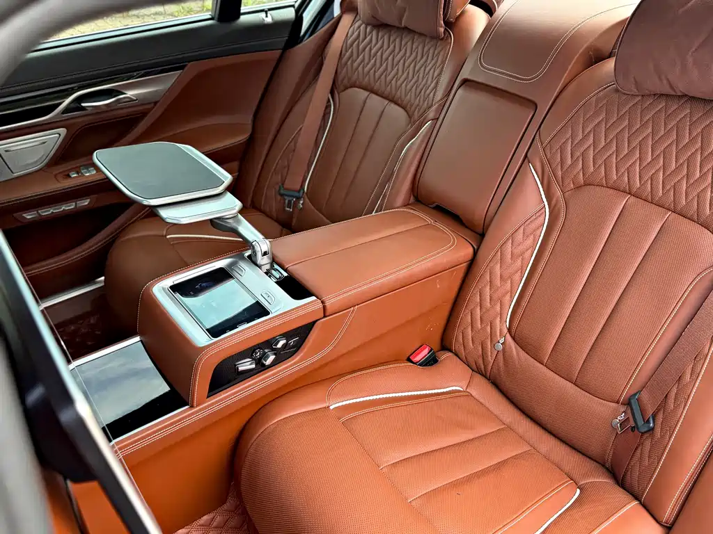 BMW 7 Series — миниатюра 8