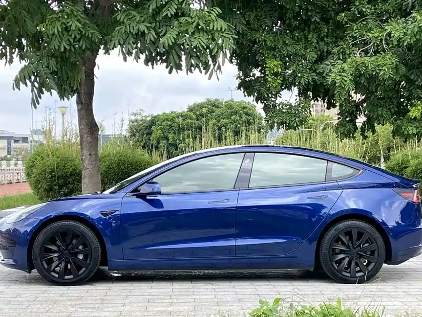 Tesla Model 3 — миниатюра 10