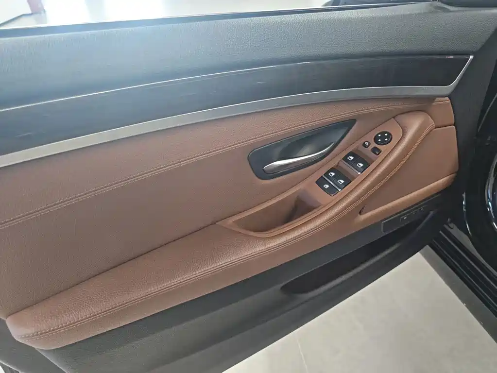 BMW 5 Series — миниатюра 16