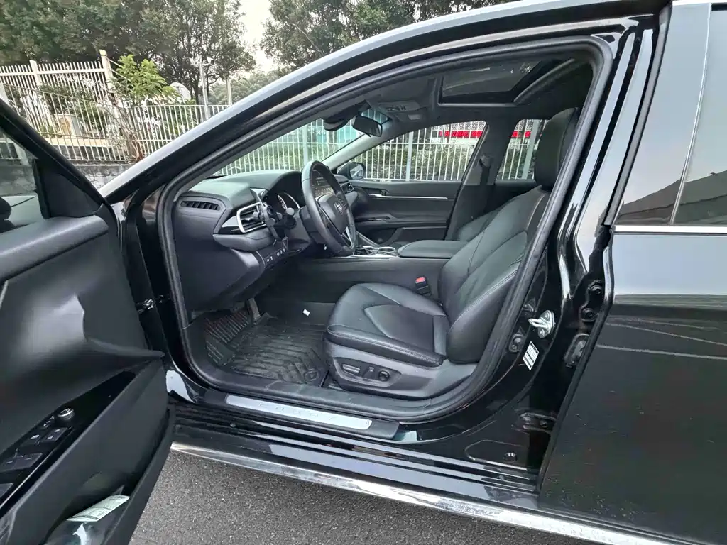 Toyota Camry — миниатюра 8