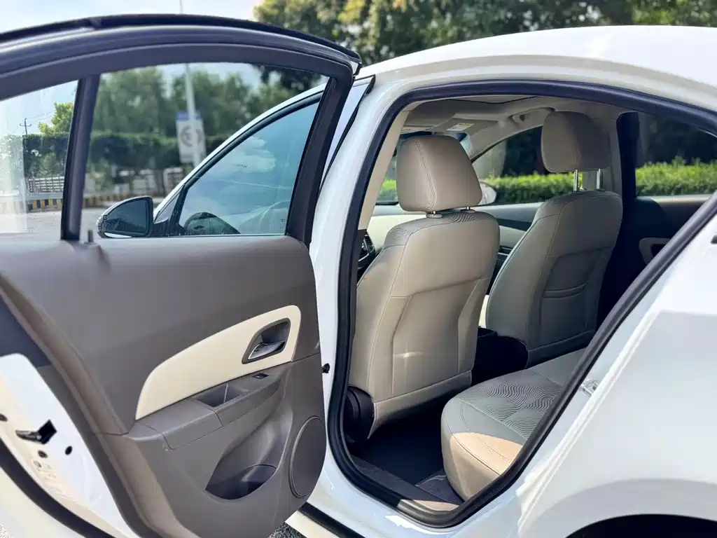 Chevrolet Cruze — миниатюра 12