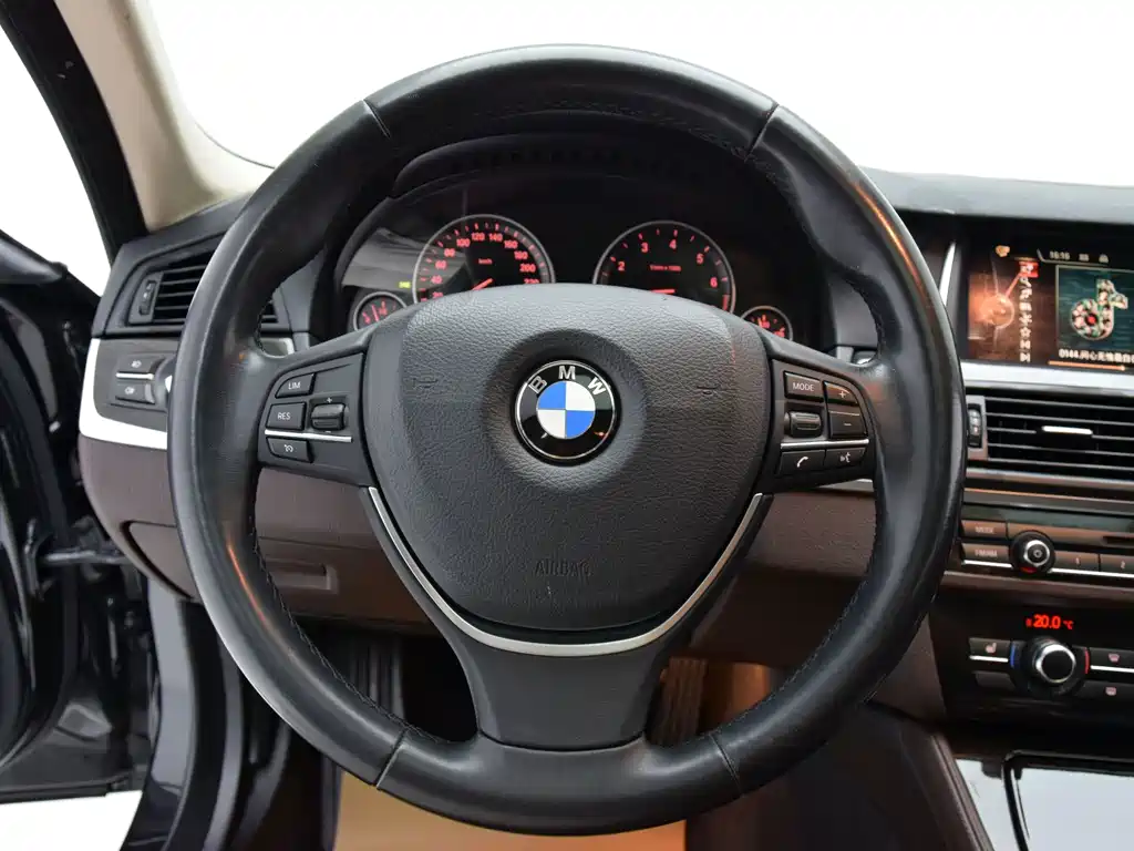 BMW 5 Series — миниатюра 6