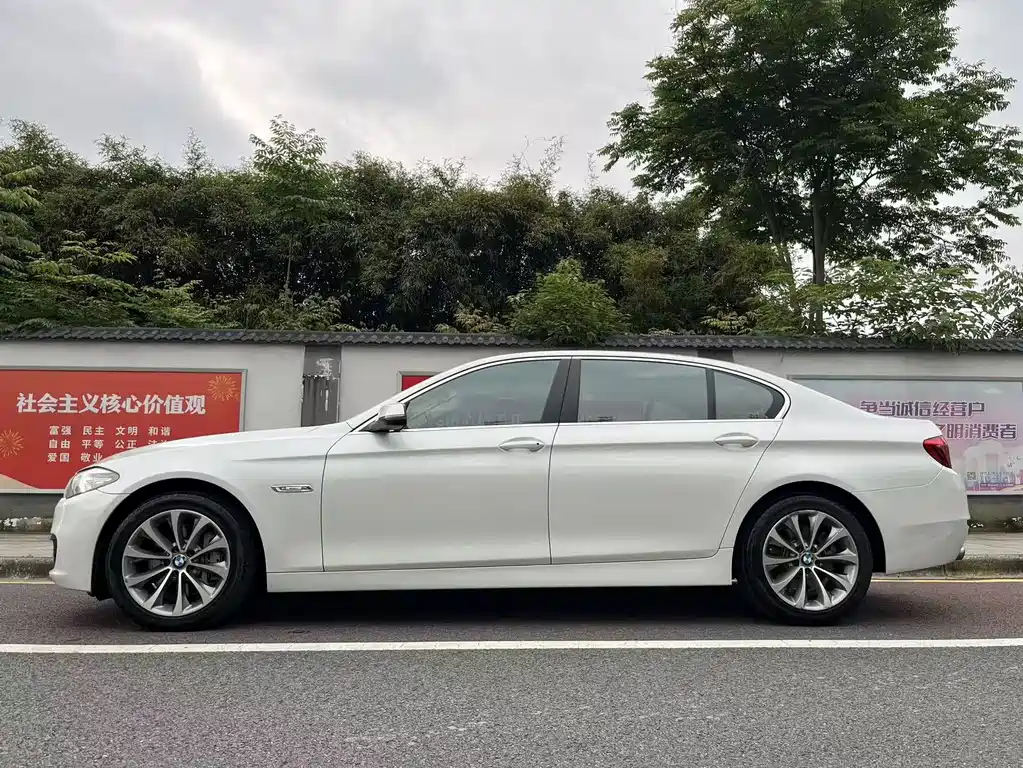 BMW 5 Series — миниатюра 20