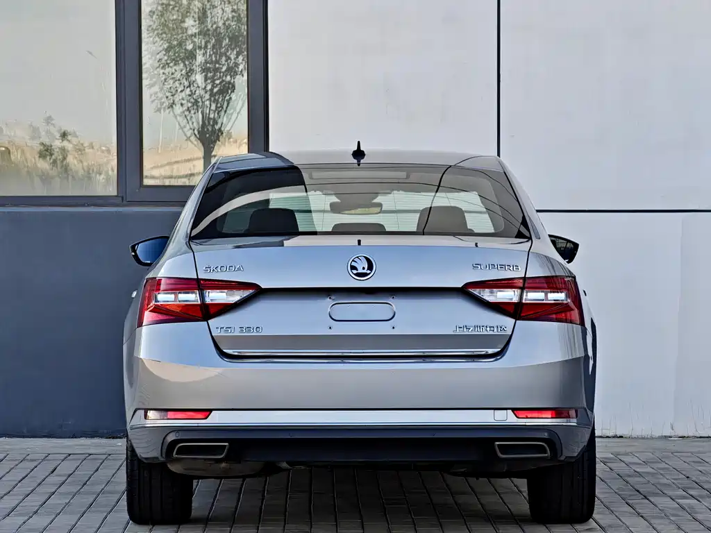 Skoda Superb — миниатюра 5