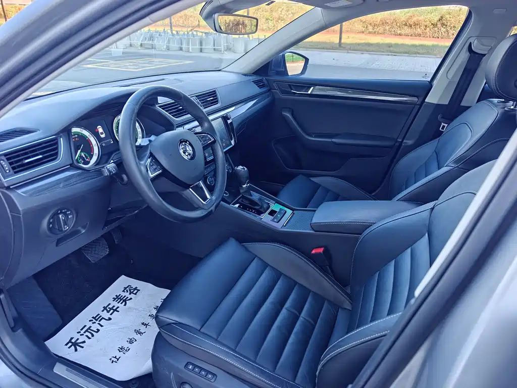 Skoda Superb — миниатюра 8