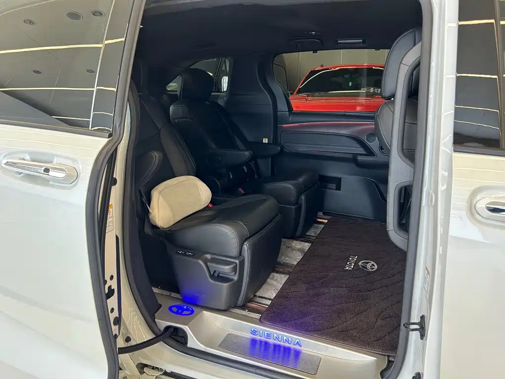 Toyota Sienna — миниатюра 20