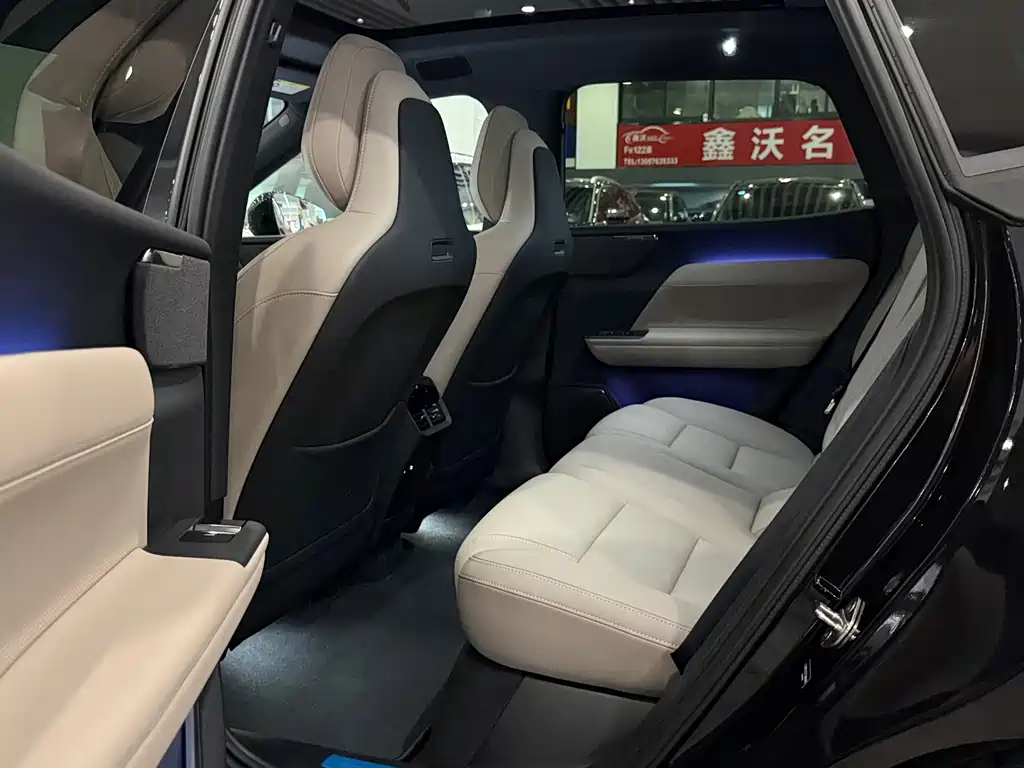 Volvo XC70 PHEV — миниатюра 6