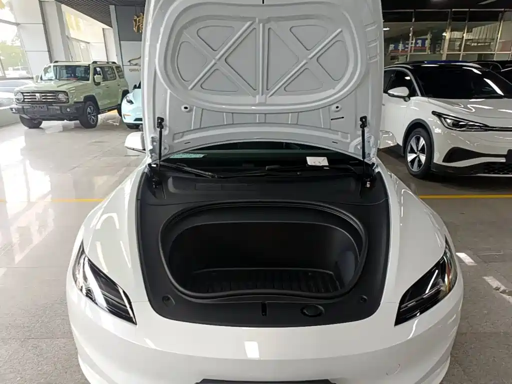 Tesla Model 3 — миниатюра 20