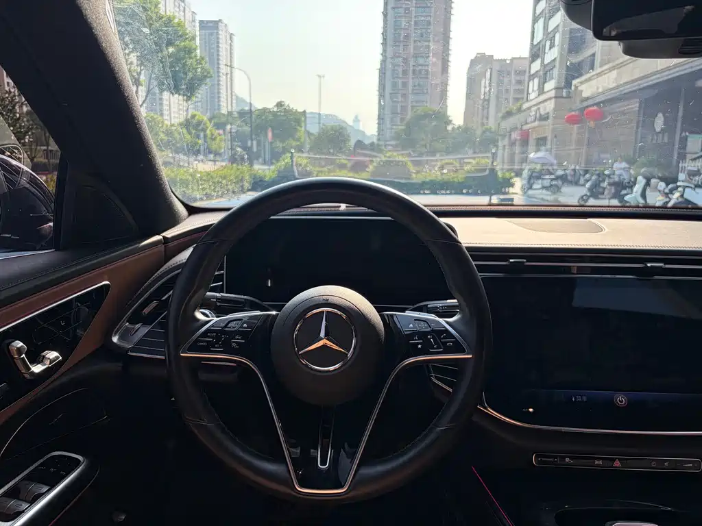 Mercedes-Benz E-Class — миниатюра 19