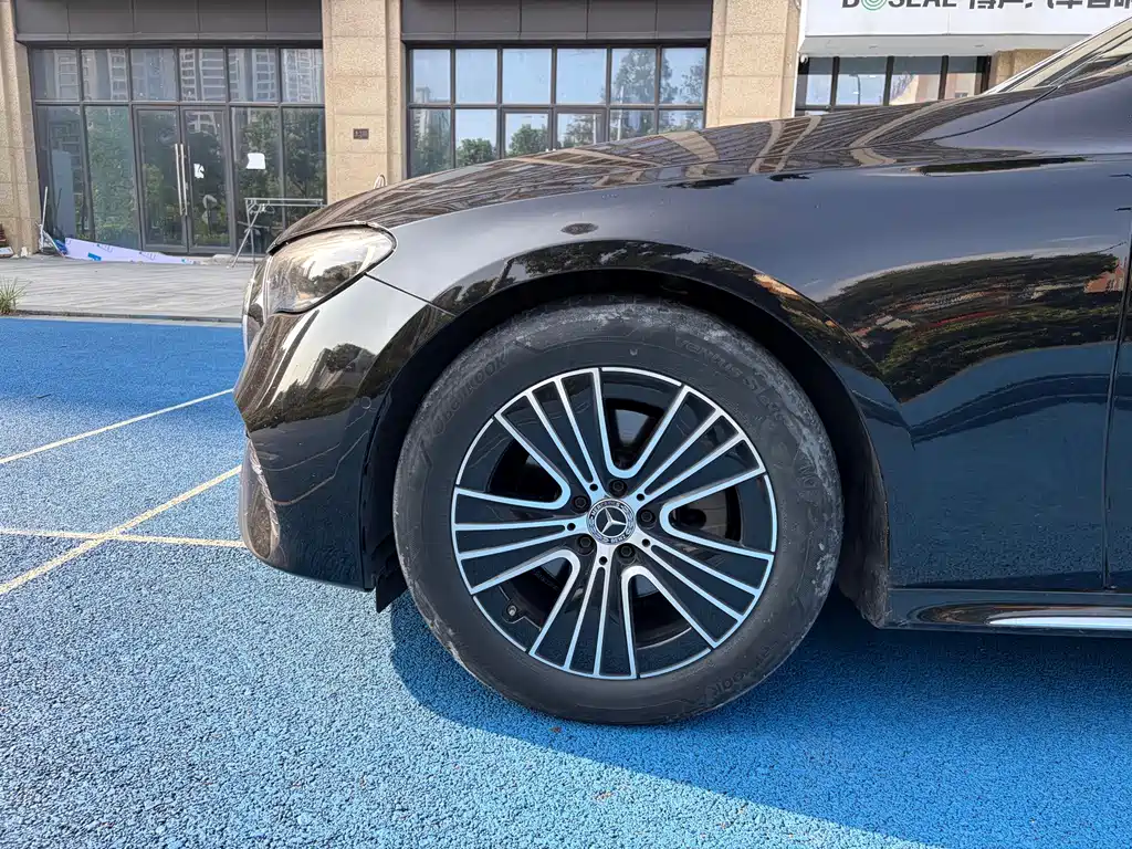 Mercedes-Benz E-Class — миниатюра 9