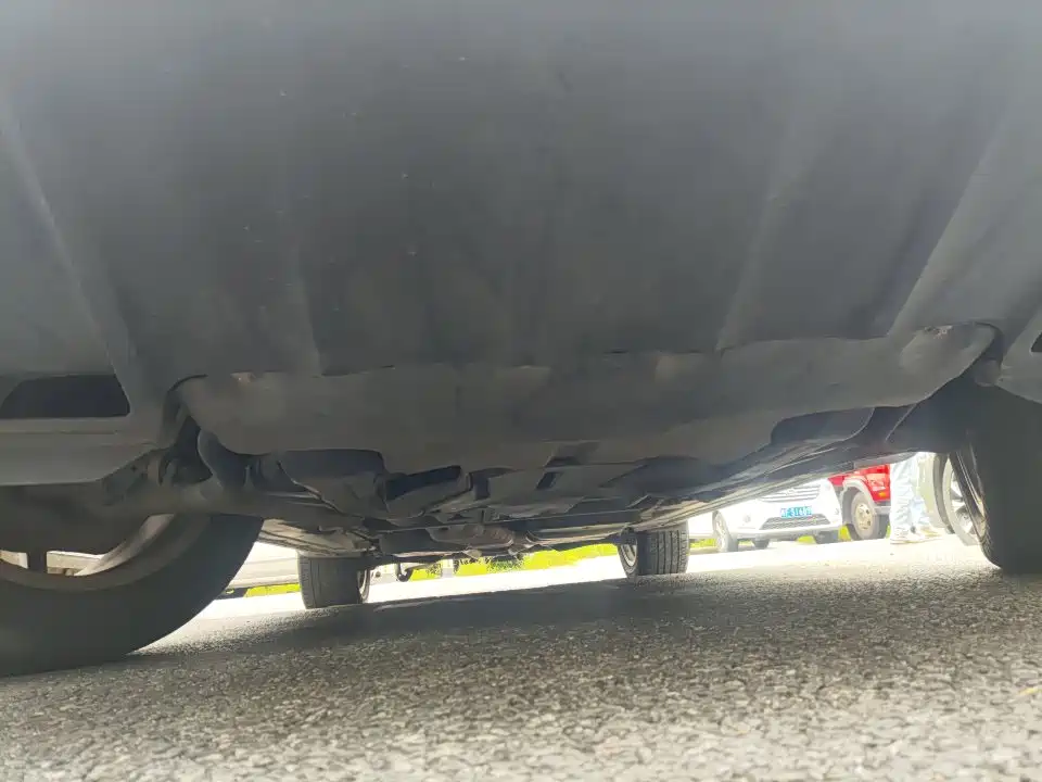 Porsche Cayenne — миниатюра 10