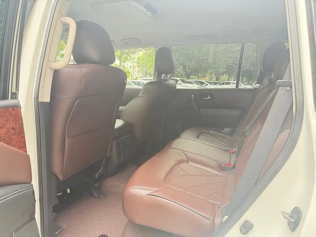 Nissan Patrol — миниатюра 8