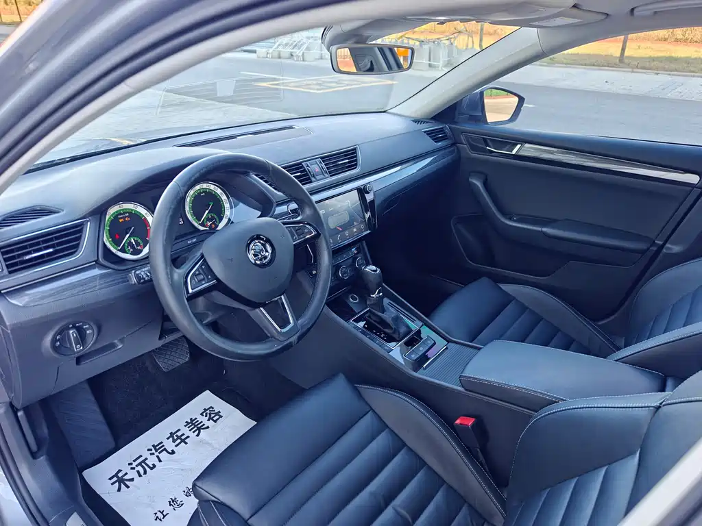 Skoda Superb — миниатюра 7