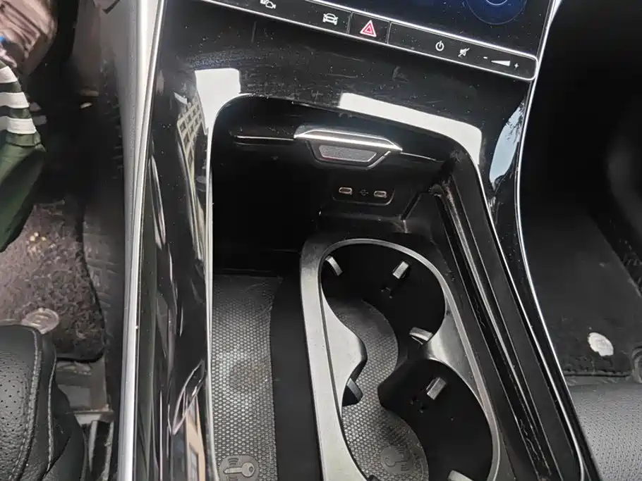 Mercedes-Benz C-Class — миниатюра 16