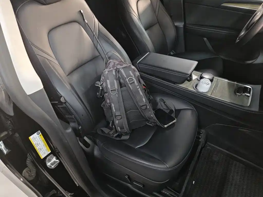 Tesla Model Y — миниатюра 25