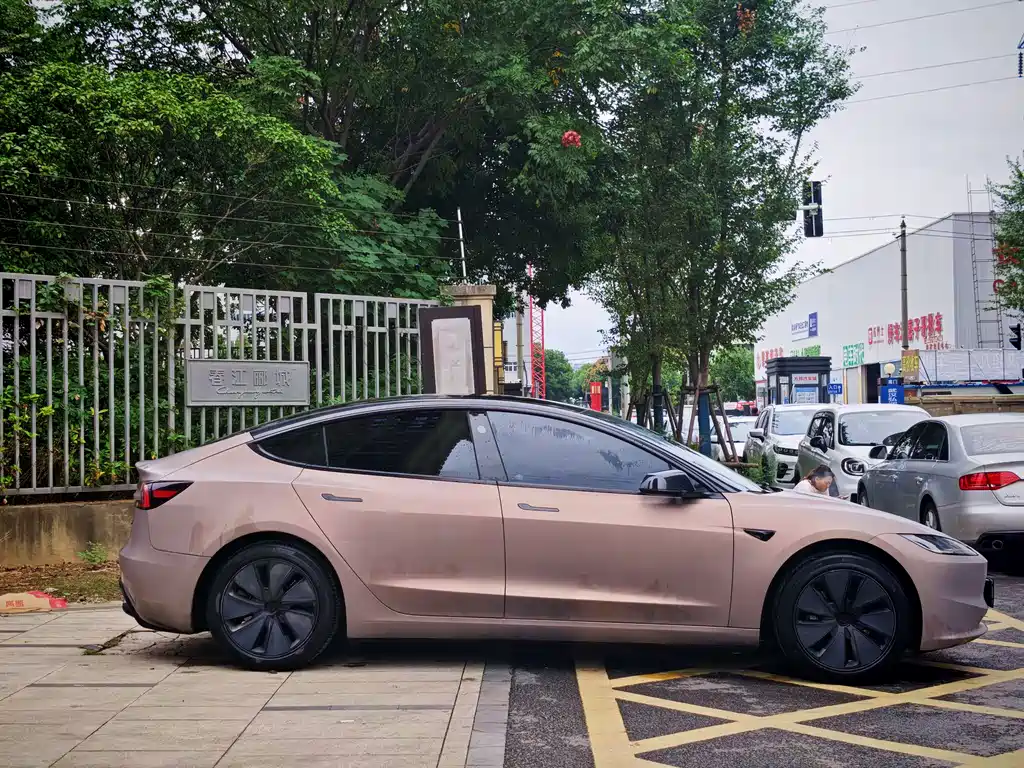 Tesla Model 3 — миниатюра 8
