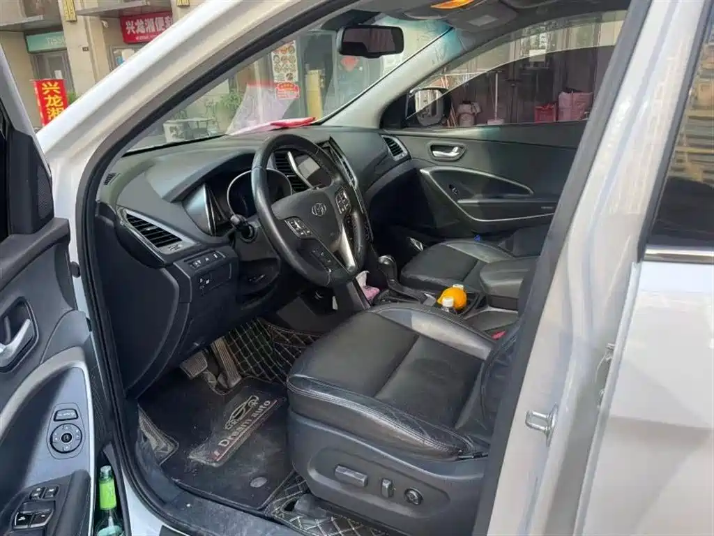 Hyundai Santa Fe 2013 2.4L AT