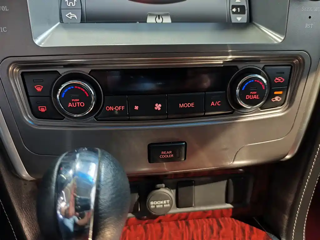 Nissan Patrol — миниатюра 13