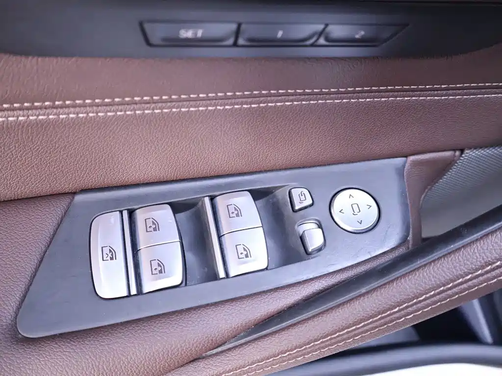 BMW 5 Series — миниатюра 17