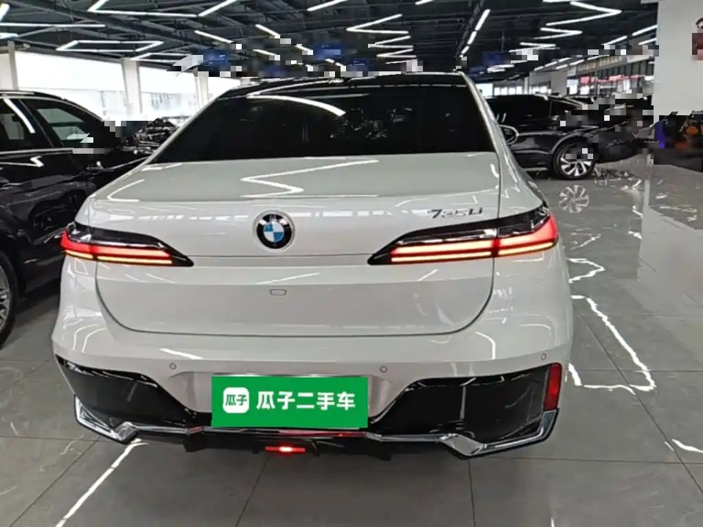 BMW 7 Series — миниатюра 6