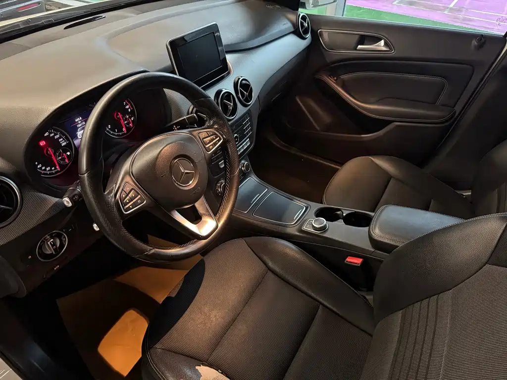 Mercedes-Benz B-Class — миниатюра 2