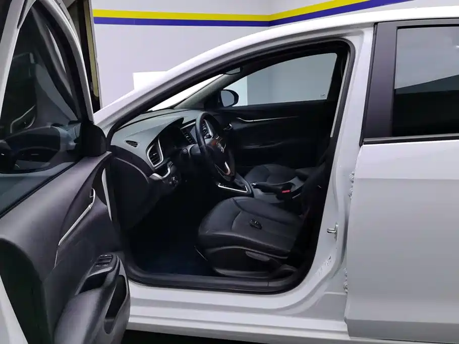 Buick Excelle — миниатюра 9