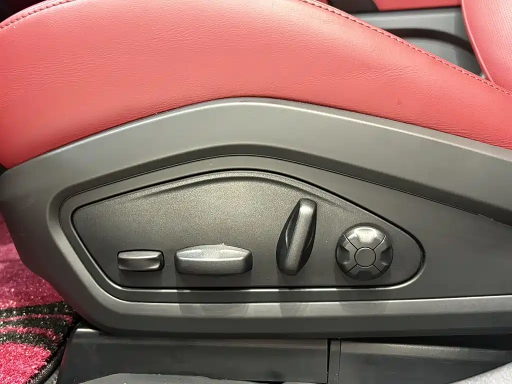 Porsche Taycan — миниатюра 12