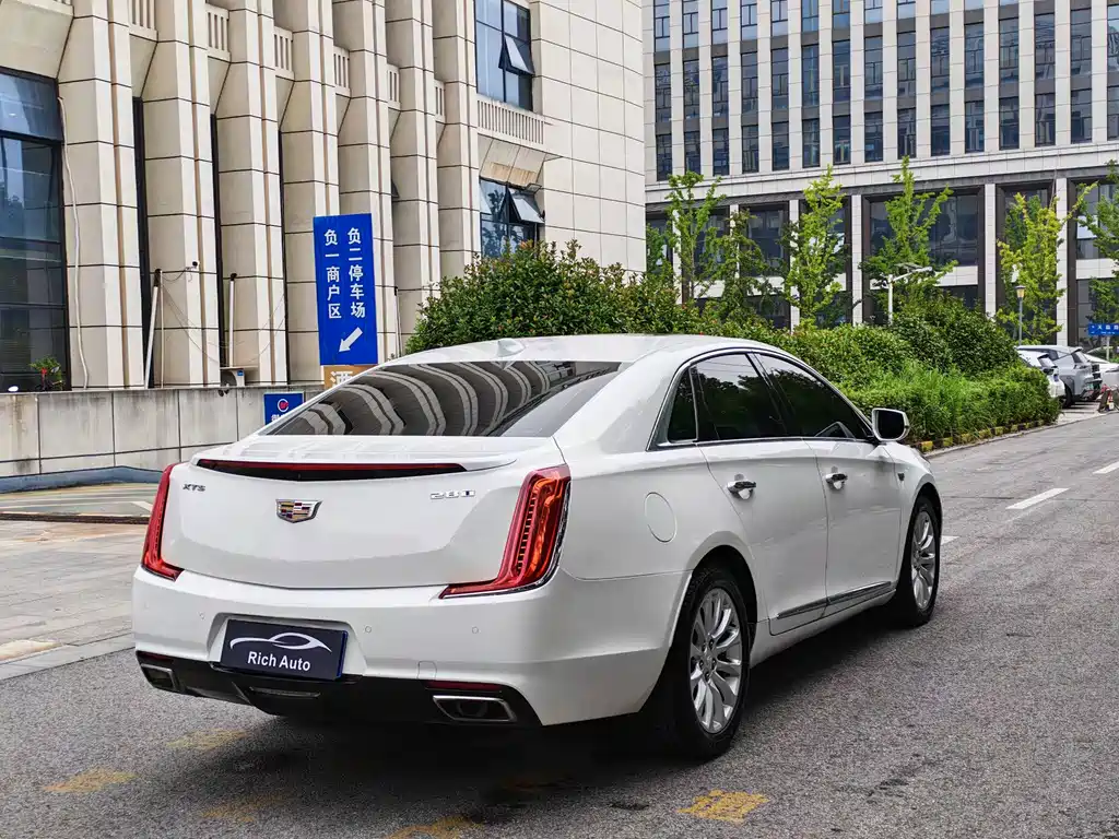 Cadillac XTS — миниатюра 4