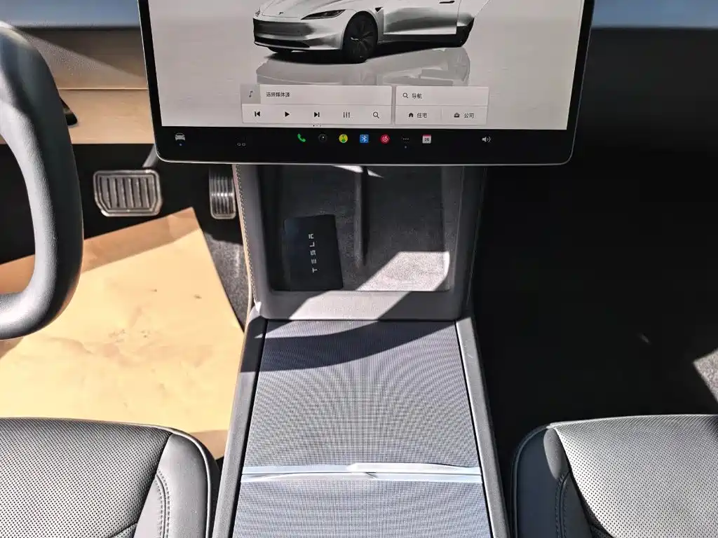 Tesla Model 3 — миниатюра 10