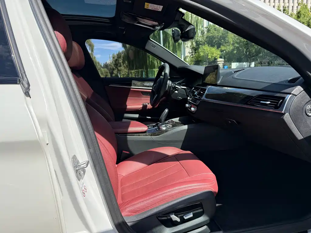 BMW 5 Series — миниатюра 9