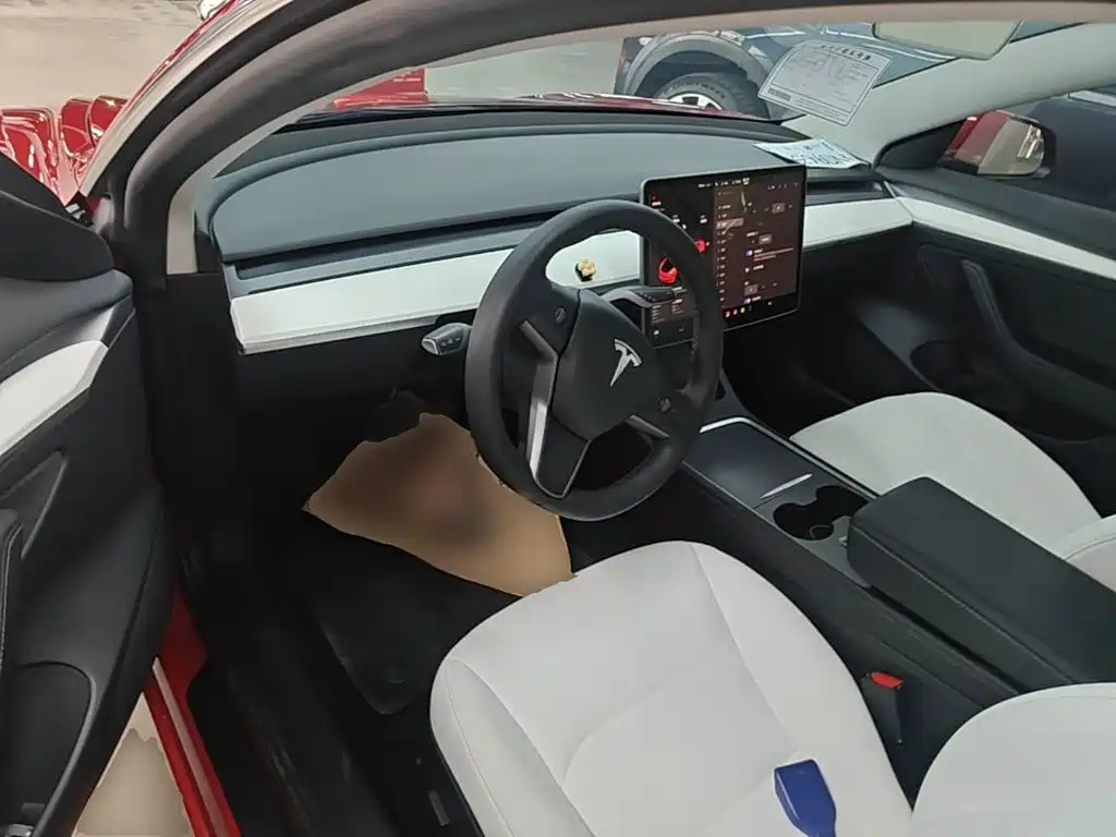 Tesla Model 3 — миниатюра 10