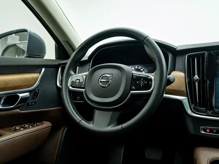 Volvo S90 — миниатюра 17