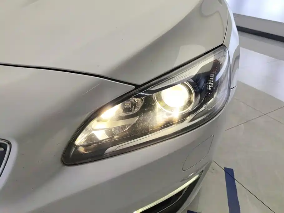 Volvo S60 — миниатюра 5