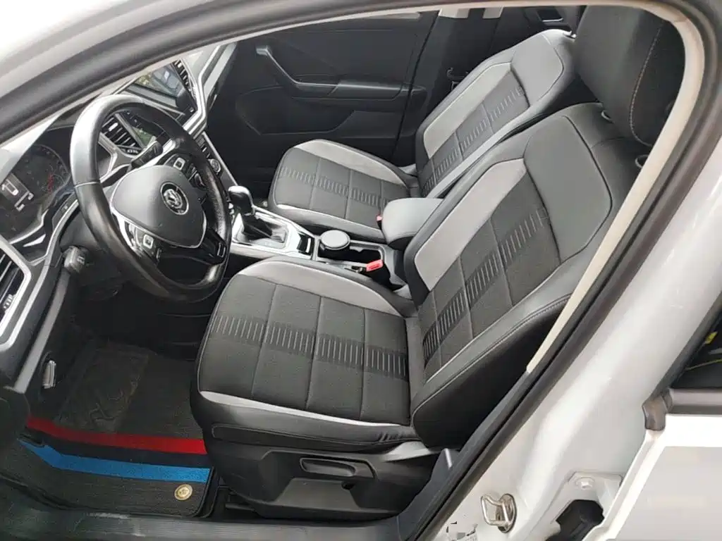 Volkswagen T-Roc — миниатюра 15