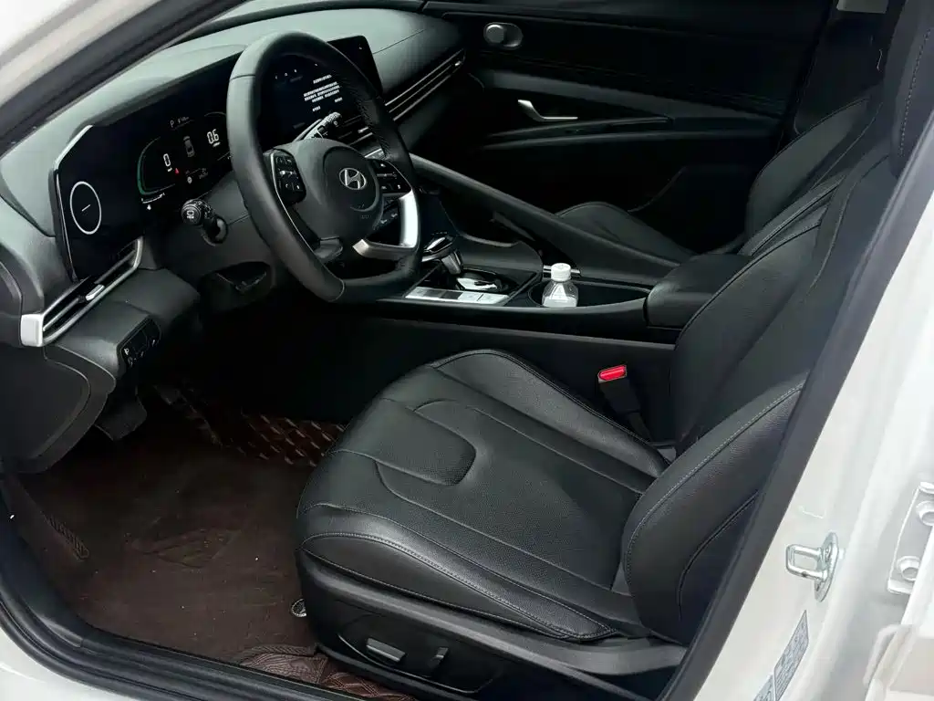 Hyundai Elantra — миниатюра 6