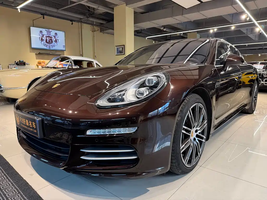 PORSCHE PANAMERA