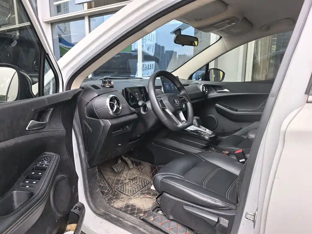 BYD Yuan EV — миниатюра 6