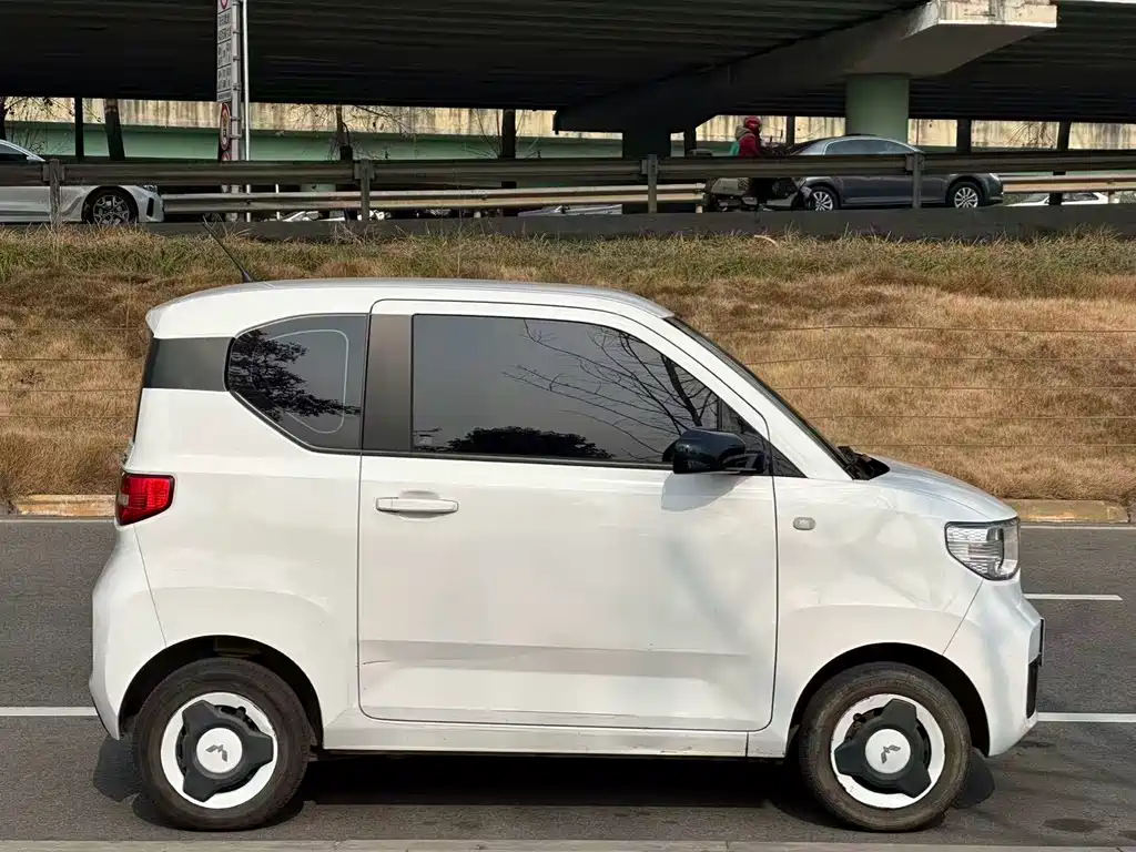 Wuling MINIEV — миниатюра 12