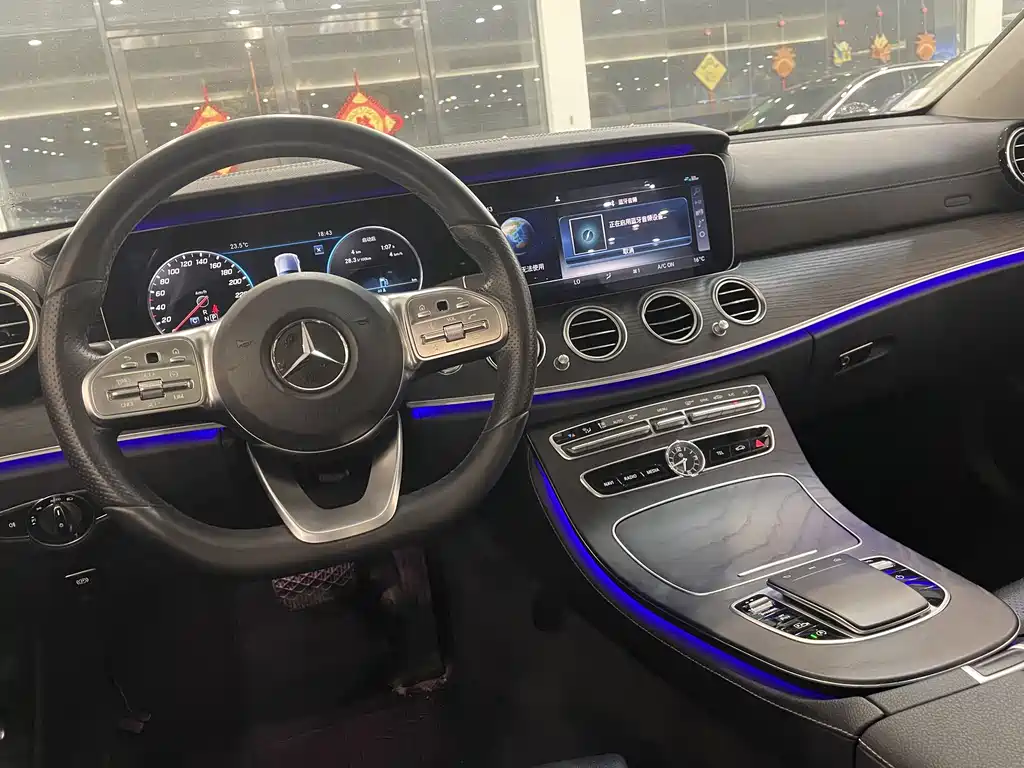 MERCEDES-BENZ E CLASS