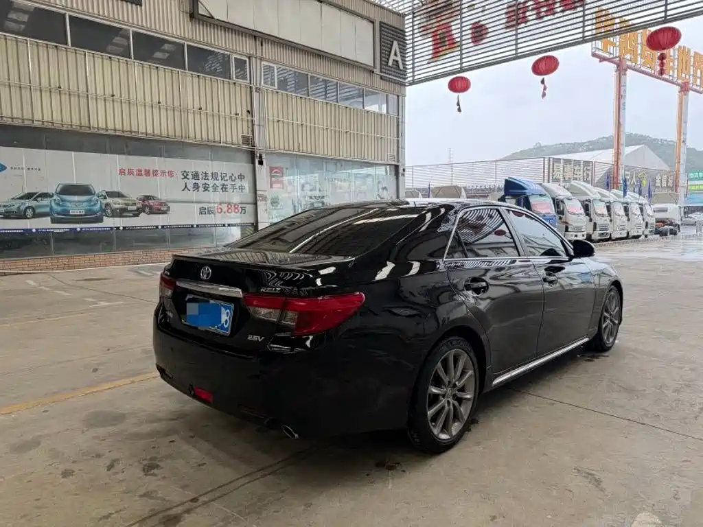Toyota Reiz — миниатюра 8