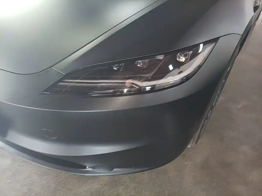 Tesla Model 3 — миниатюра 24