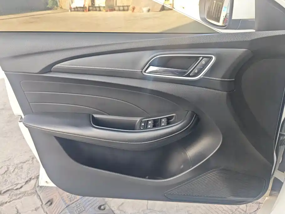 Roewe i5 — миниатюра 7