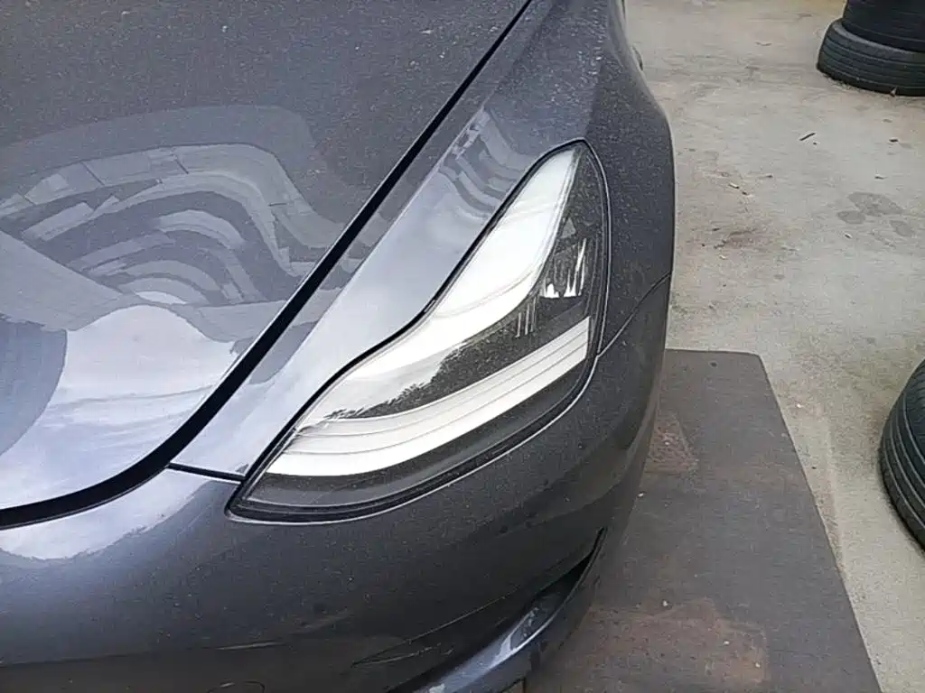 Tesla Model 3 — миниатюра 24