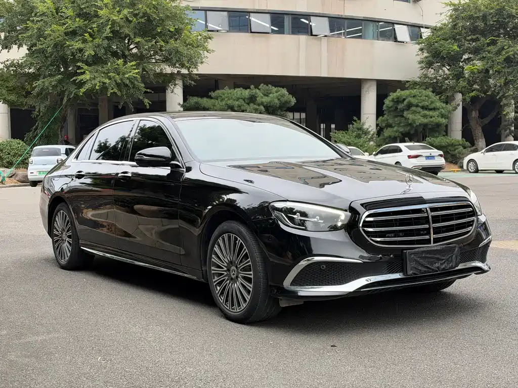 Mercedes-Benz E-Class — миниатюра 3