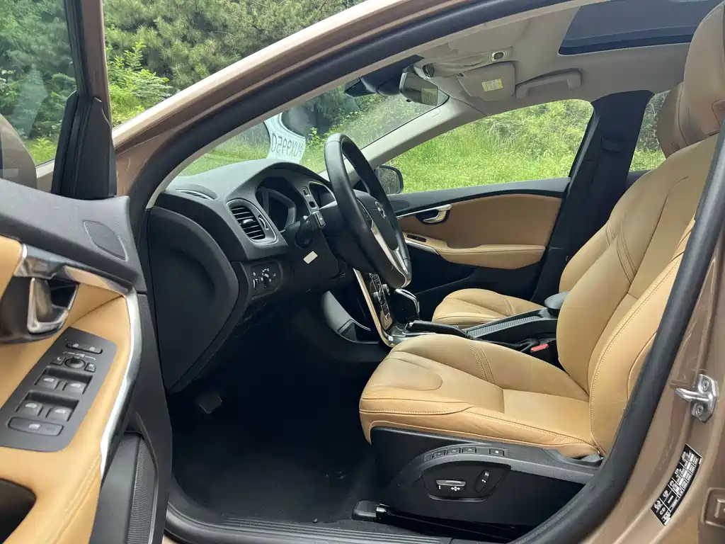 Volvo V40 — миниатюра 4
