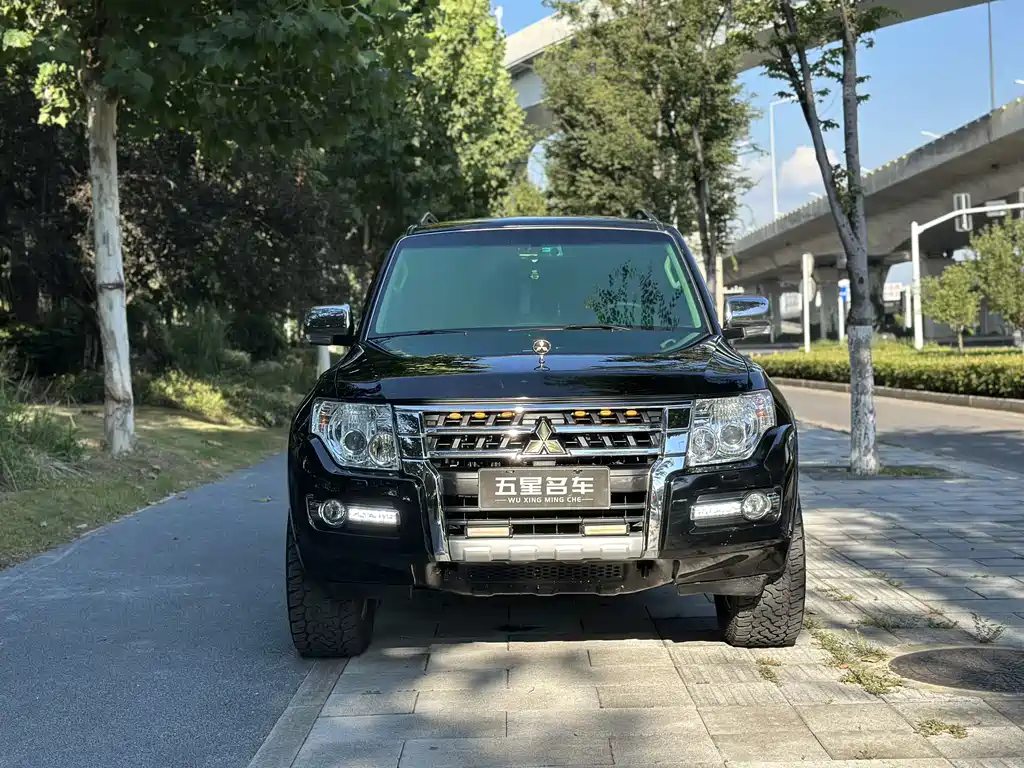 Mitsubishi Pajero (Import) — миниатюра 3